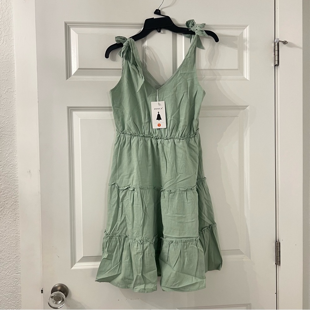 NWT Zesica Tie Shoulder Dress